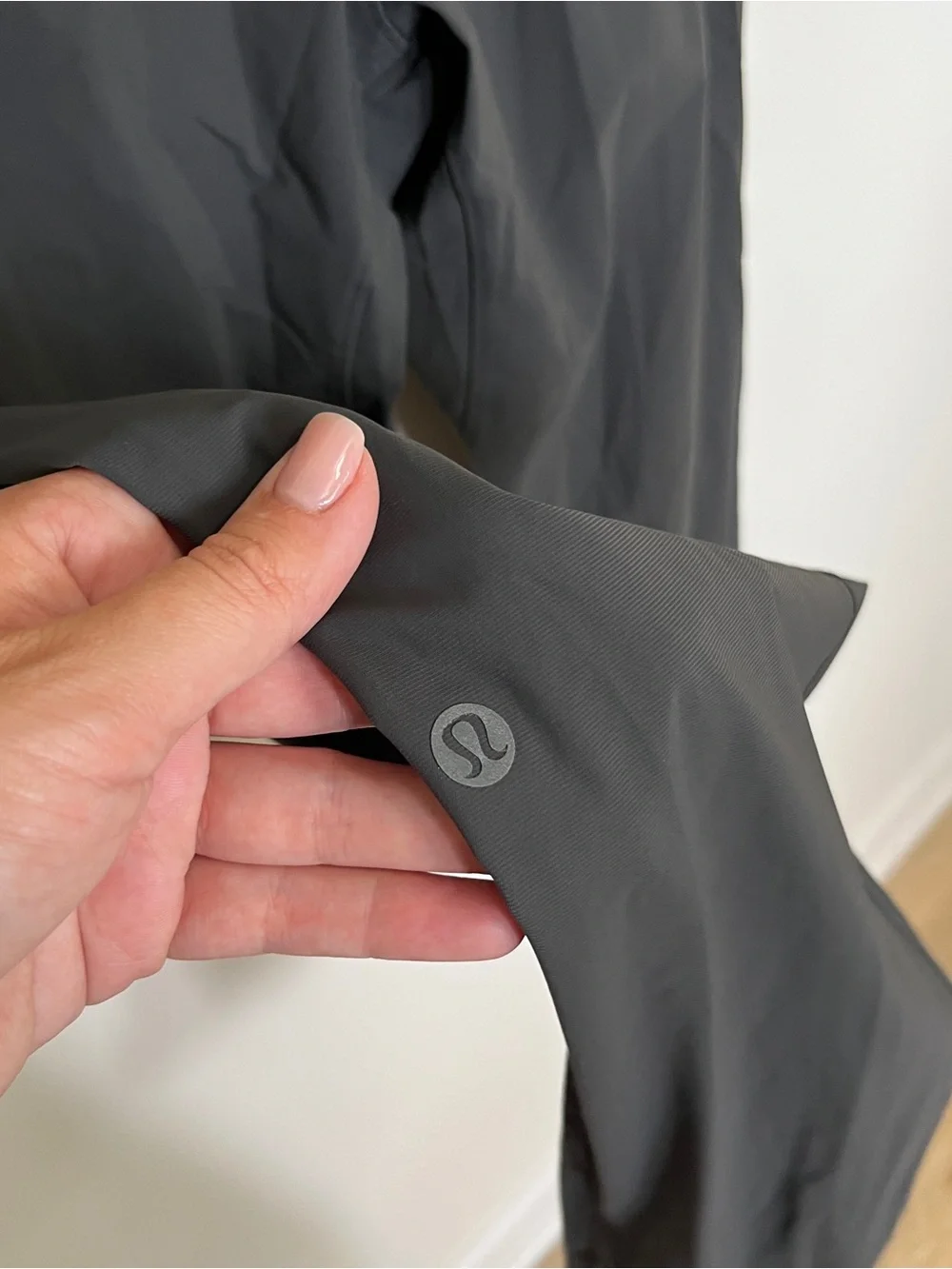 Lululemon Men’s Surge Jogger Size M in Grey Small Flaw